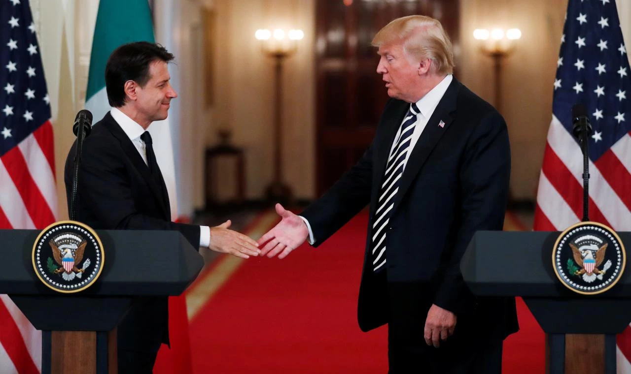 Πέφτουν «φάπες» στο Βερολίνο: Τελεσίγραφο Ρώμης σε Μέρκελ για το μεταναστευτικό – Ο Τραμπ «βάζει πλάτη» για το Ιταλικό χρέος